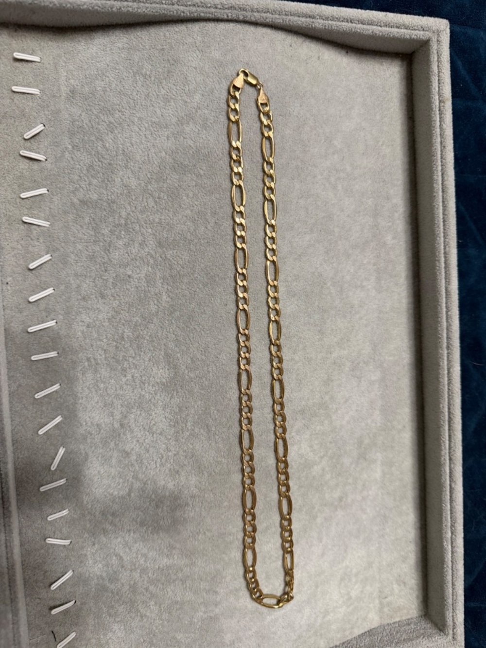 10K gold 22" Figaro chain, hollow - Picture 4 of 4
